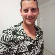 883739