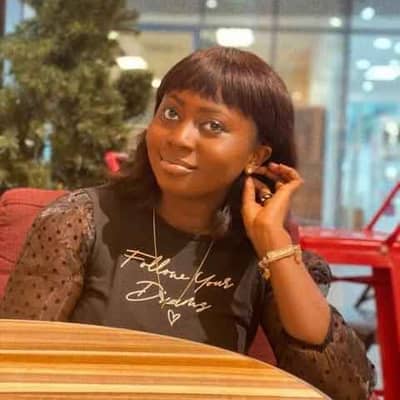 Janet serwaa
