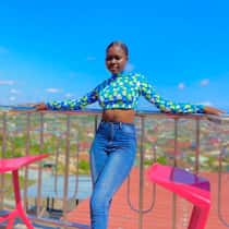 efya chica