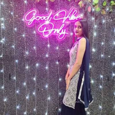 Simran thakur.